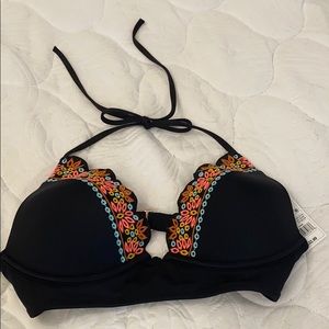 Shade & Shore black bathing suit top